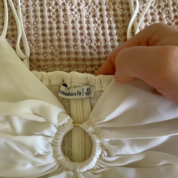 Abercrombie and Fitch White O-Ring Spaghetti Strap Crop Top Size XS - Picture 4 of 6